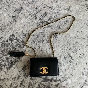 FAKE CHANEL